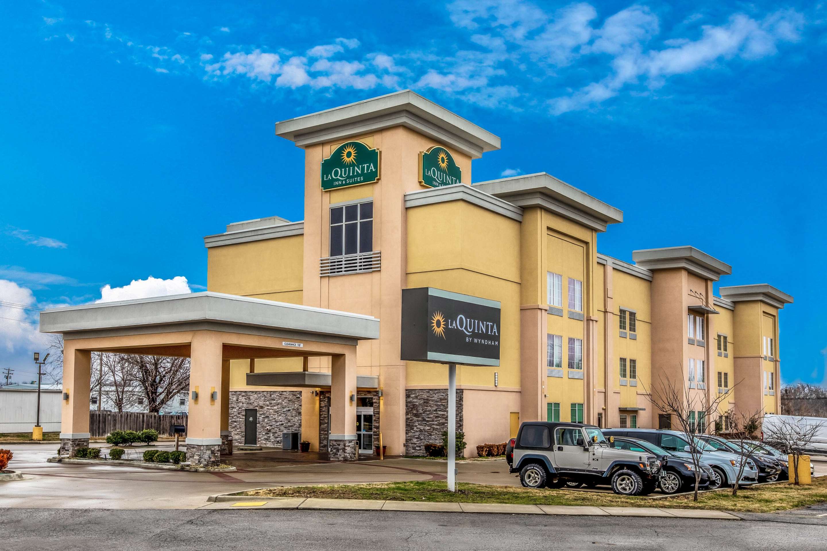 Exterior | La Quinta Inn & Suites by Wyndham Claremore