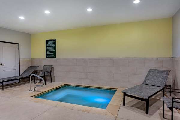 Pool - La Quinta Inn & Suites Andrews