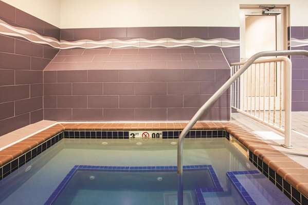 Pool - La Quinta Inn & Suites Duluth