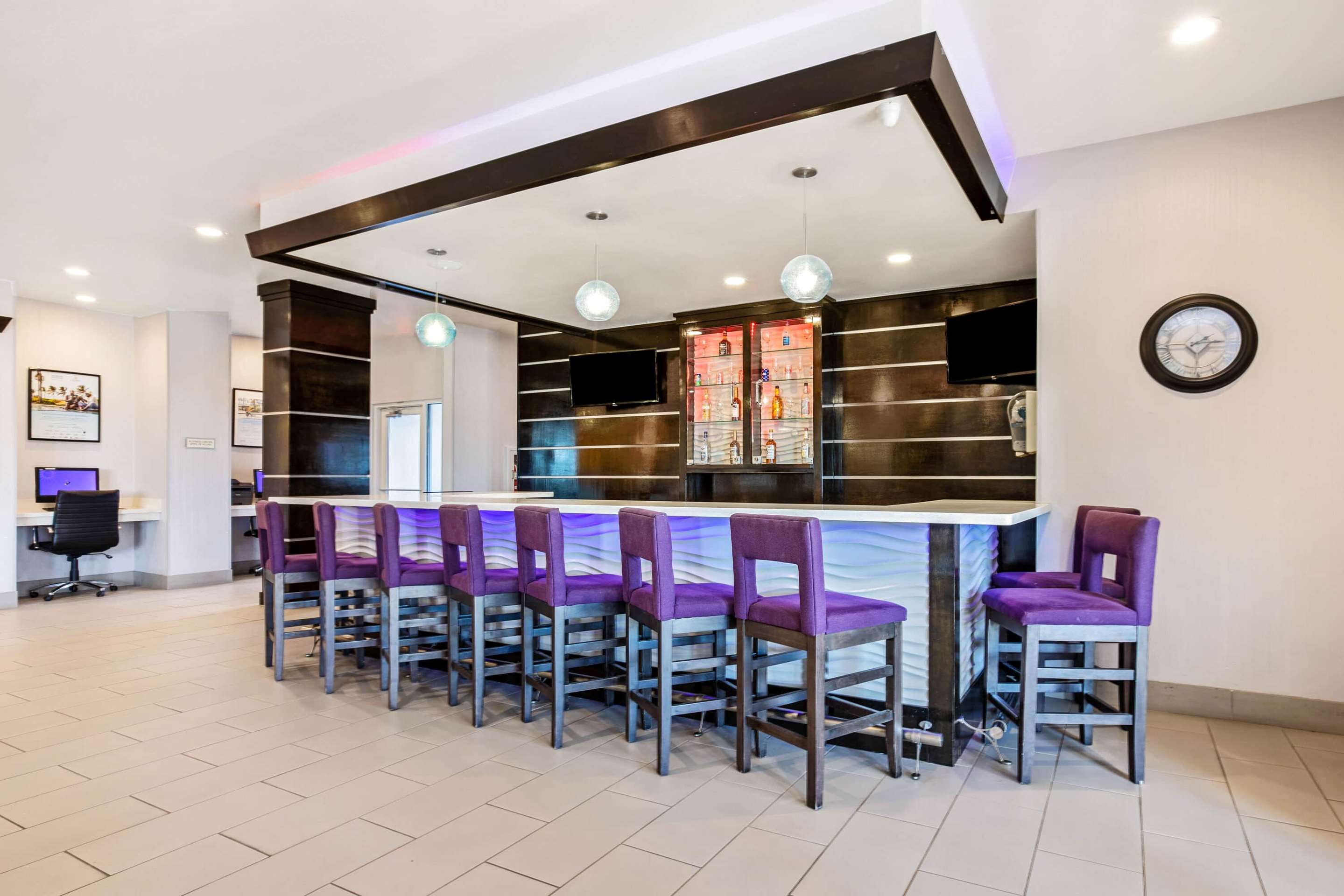 BarLounge | La Quinta Inn & Suites by Wyndham Corpus Christi - Portland