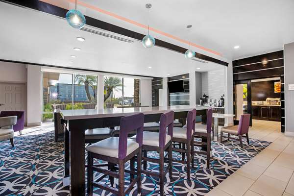  - La Quinta Inn & Suites Portland