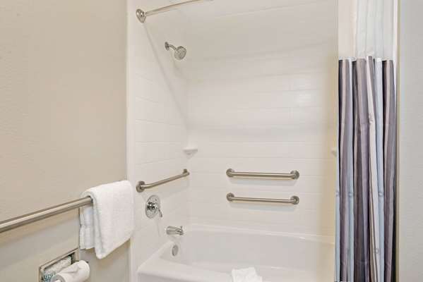  - La Quinta Inn & Suites Portland