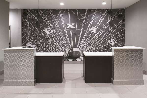  - La Quinta Inn & Suites West Fort Worth - I-30, Exit 7B