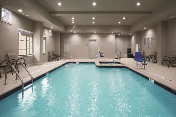 Pool - La Quinta Inn & Suites West Fort Worth - I-30, Exit 7B