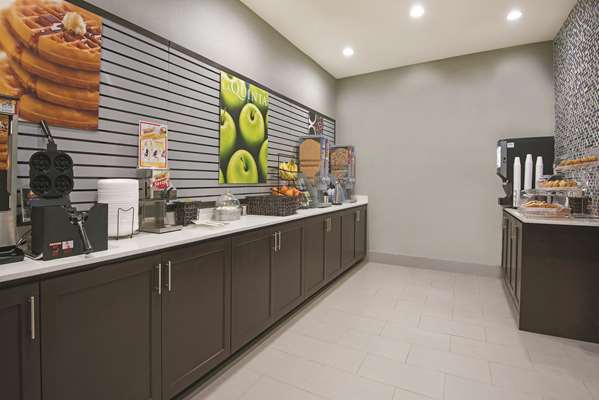  - La Quinta Inn & Suites West Fort Worth - I-30, Exit 7B