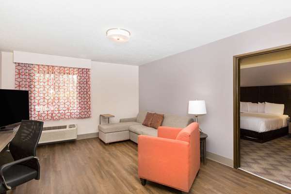 Suite - La Quinta Inn & Suites Goodlettsville - I-65, Exit 97