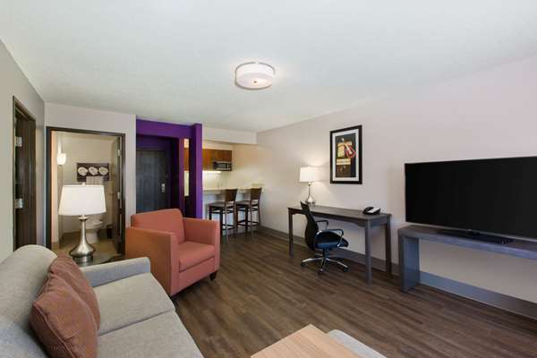 Suite - La Quinta Inn & Suites Goodlettsville - I-65, Exit 97