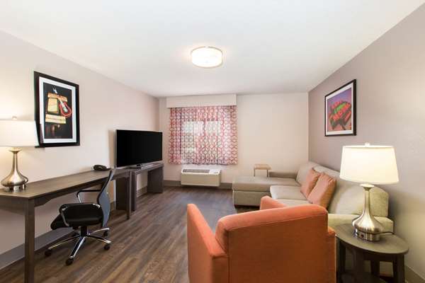 Suite - La Quinta Inn & Suites Goodlettsville - I-65, Exit 97