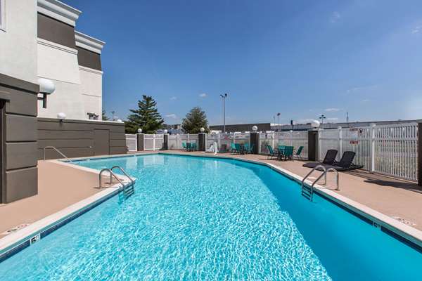 Pool - La Quinta Inn & Suites Goodlettsville - I-65, Exit 97