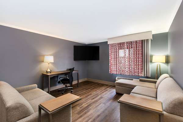 Suite - La Quinta Inn & Suites Goodlettsville - I-65, Exit 97