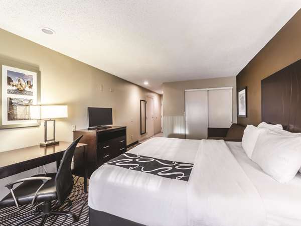  - La Quinta Inn & Suites Collinsville - I-55 & I-70, Exit 11