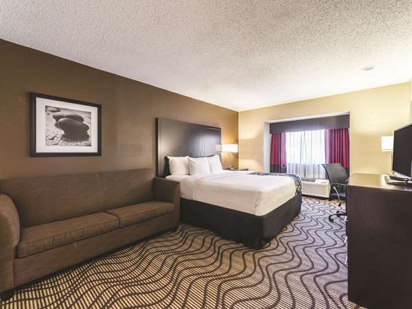  - La Quinta Inn & Suites Collinsville - I-55 & I-70, Exit 11