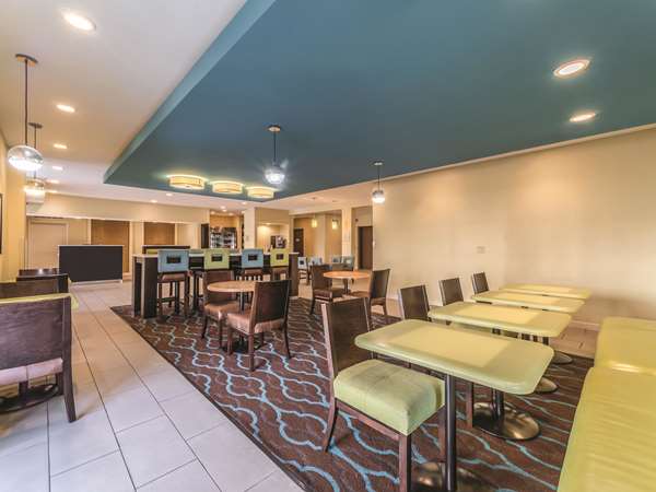  - La Quinta Inn & Suites Collinsville - I-55 & I-70, Exit 11