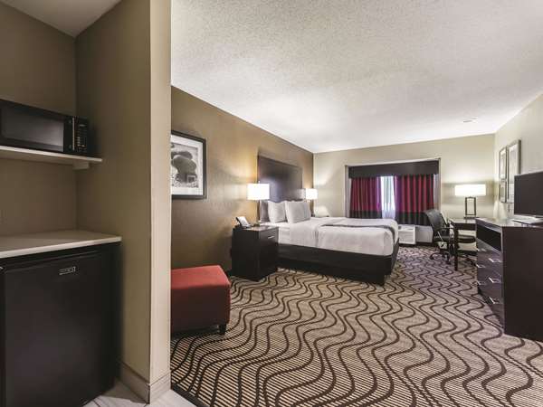  - La Quinta Inn & Suites Collinsville - I-55 & I-70, Exit 11
