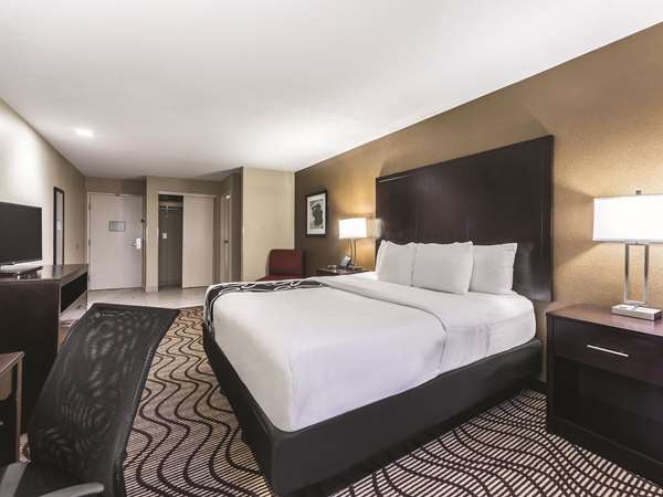  - La Quinta Inn & Suites Collinsville - I-55 & I-70, Exit 11