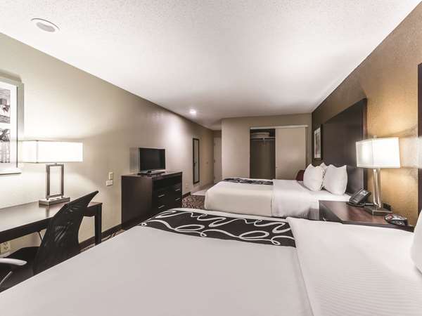  - La Quinta Inn & Suites Collinsville - I-55 & I-70, Exit 11