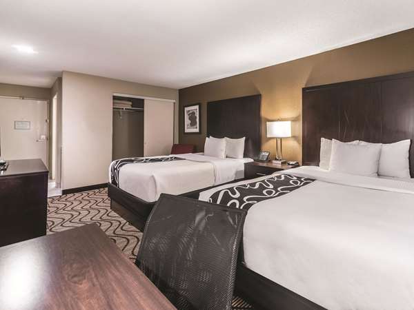  - La Quinta Inn & Suites Collinsville - I-55 & I-70, Exit 11