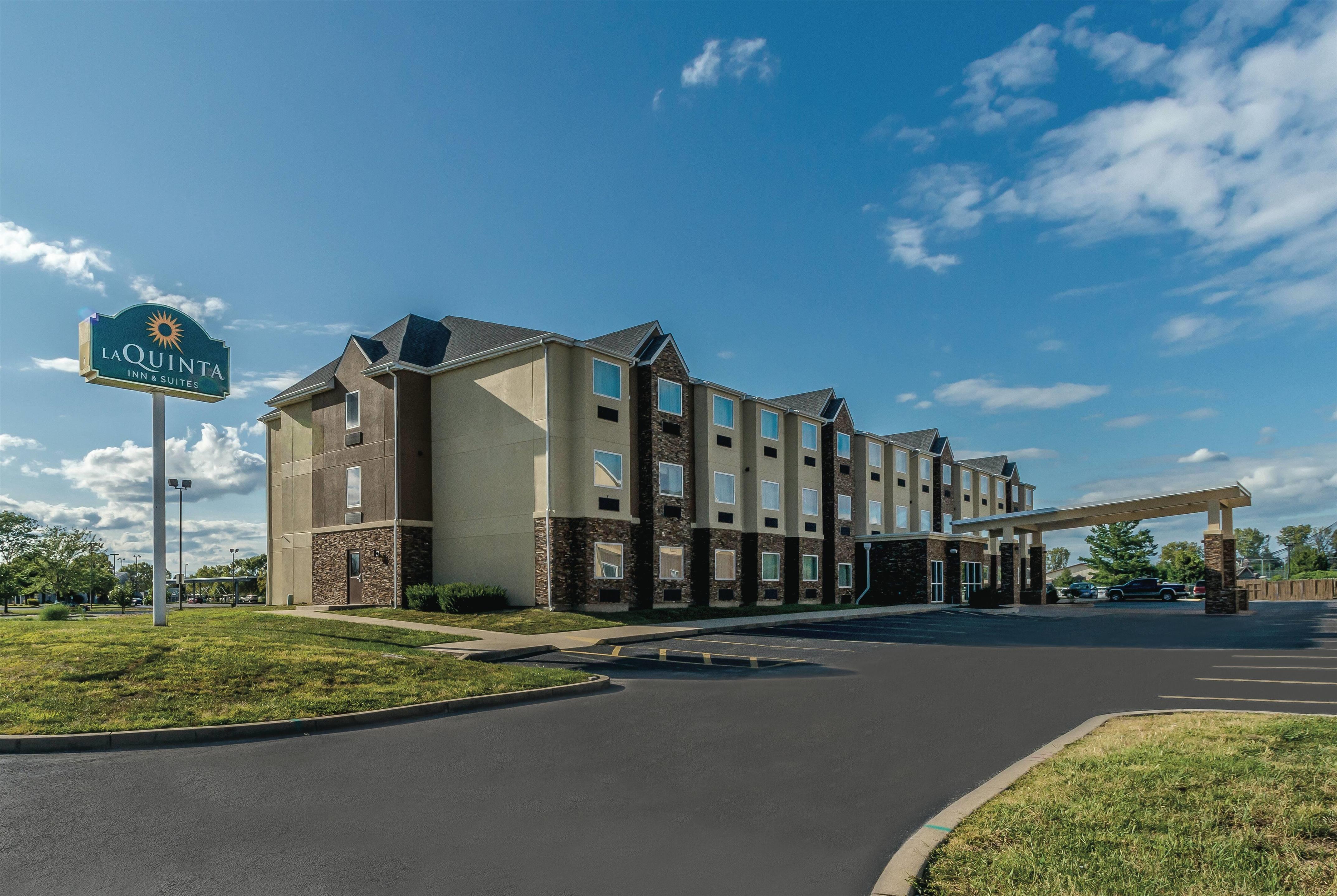 Exterior | La Quinta Inn & Suites by Wyndham Collinsville - St. Louis