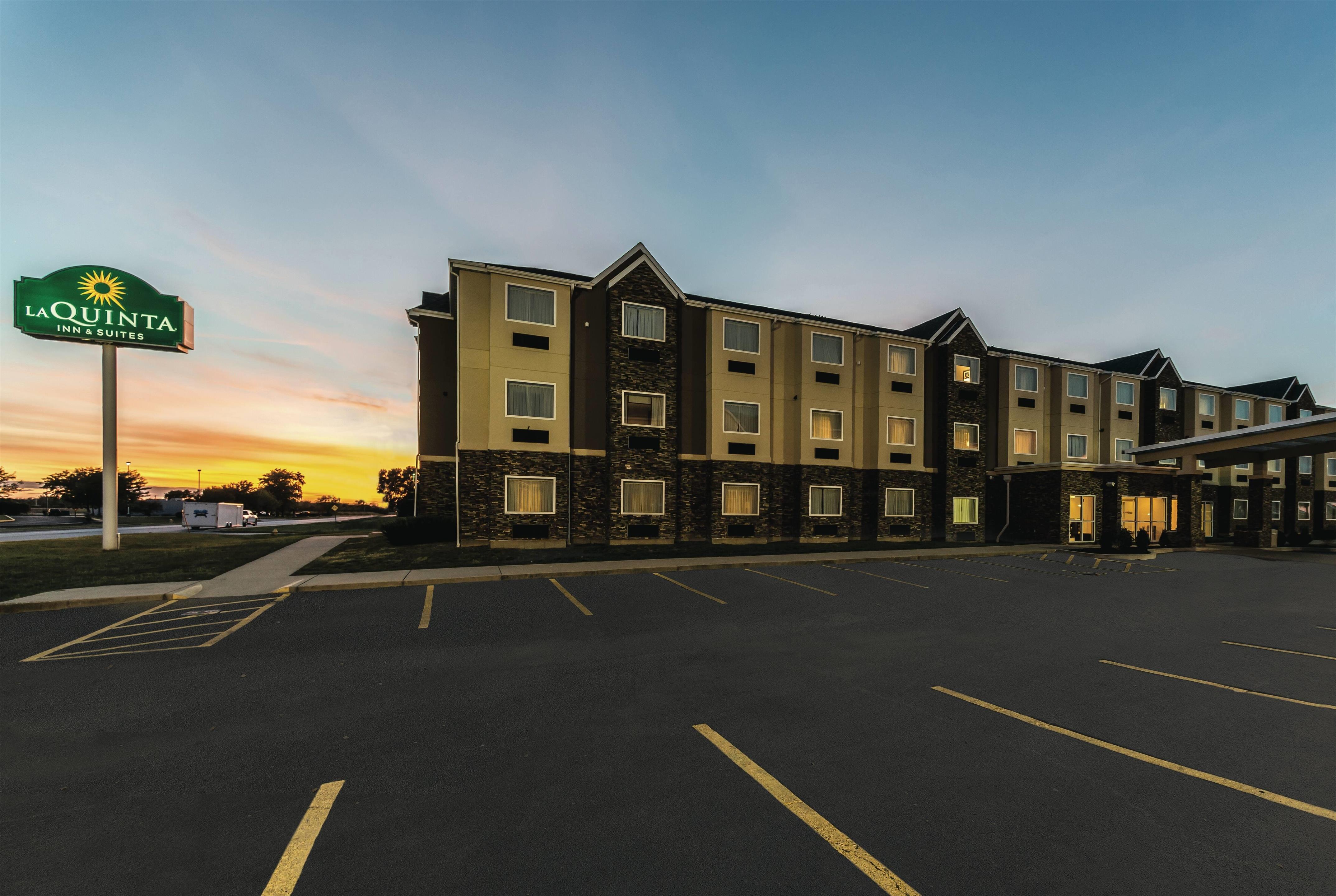 Exterior | La Quinta Inn & Suites by Wyndham Collinsville - St. Louis