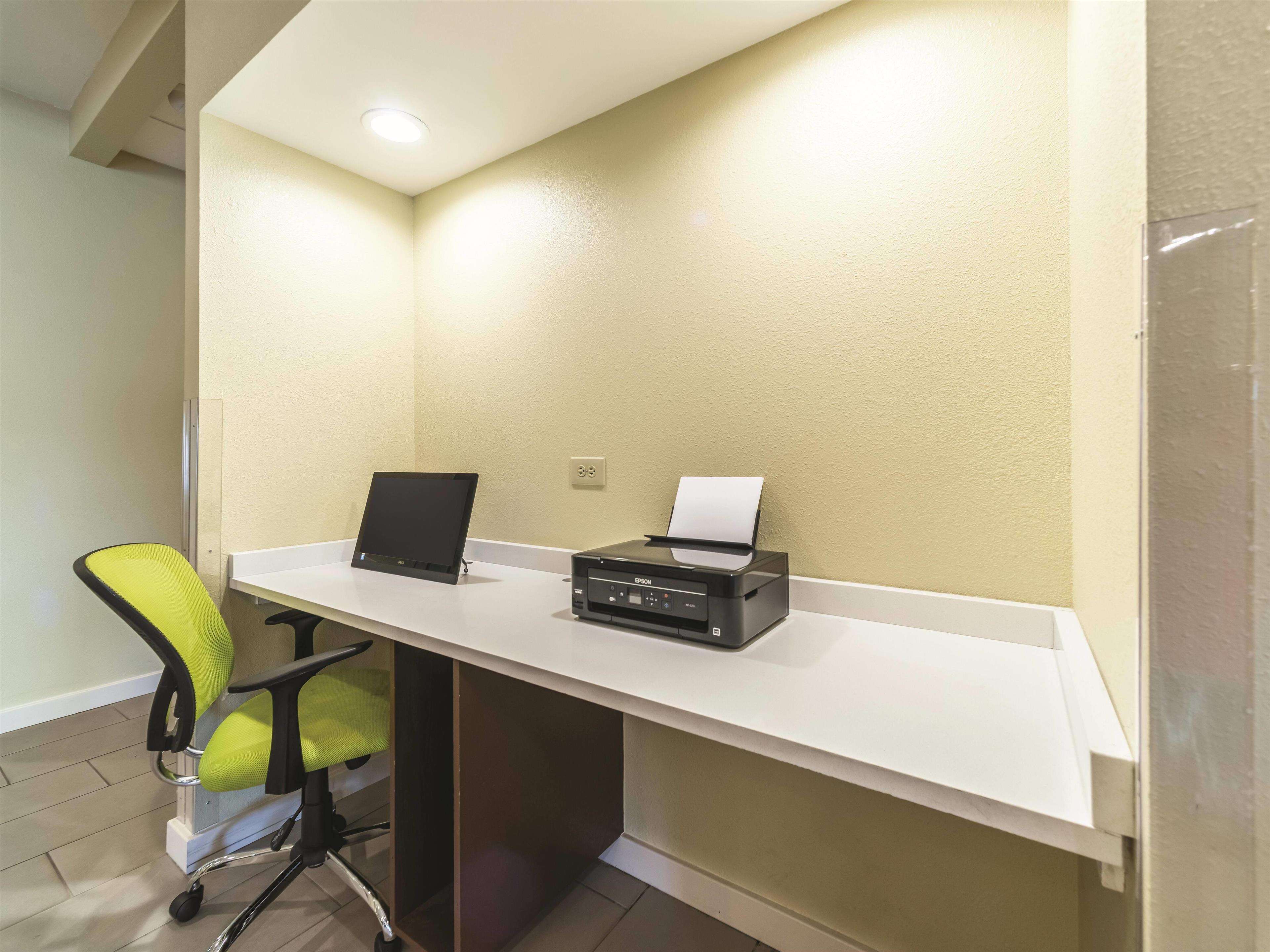 Business Center | La Quinta Inn & Suites by Wyndham Collinsville - St. Louis