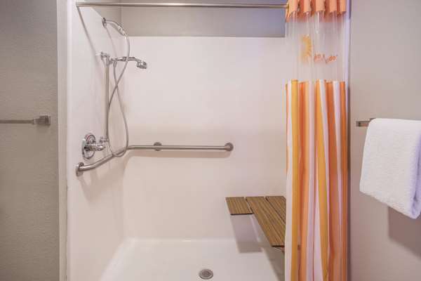  - La Quinta Inn & Suites O'Fallon - I-64, Exit 14