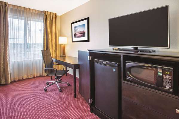  - La Quinta Inn & Suites O'Fallon - I-64, Exit 14