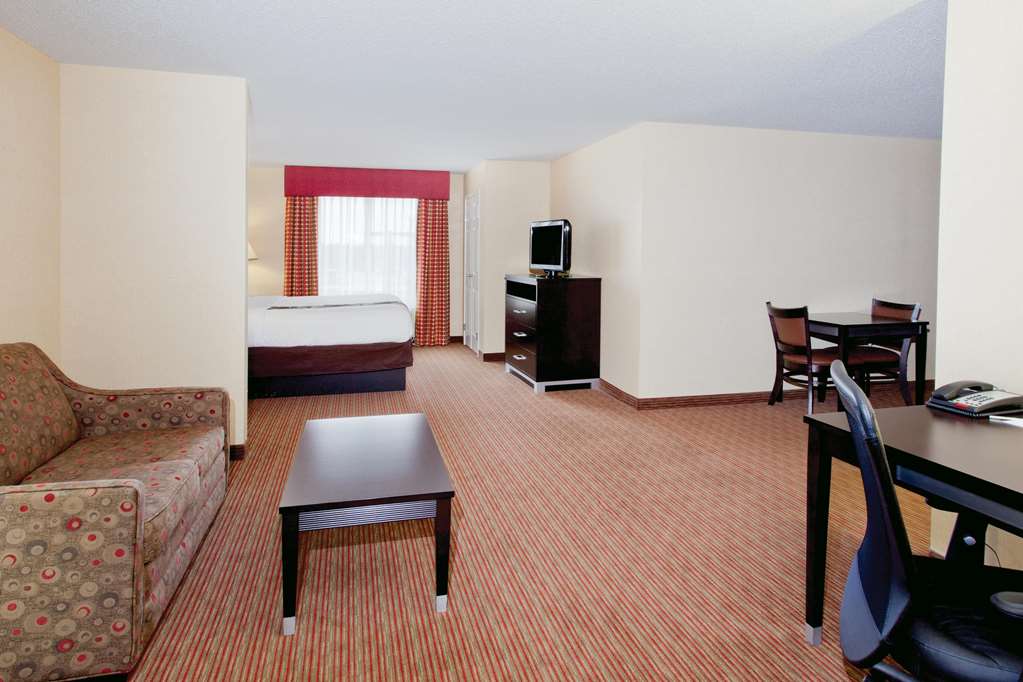 LA QUINTA INN STE ROBINS AFB-guestroom-Guest Room,Suite,On-Site.jpg