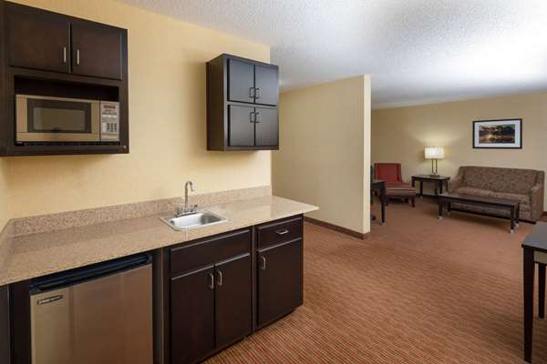 Suite - La Quinta Inn & Suites Warner Robins