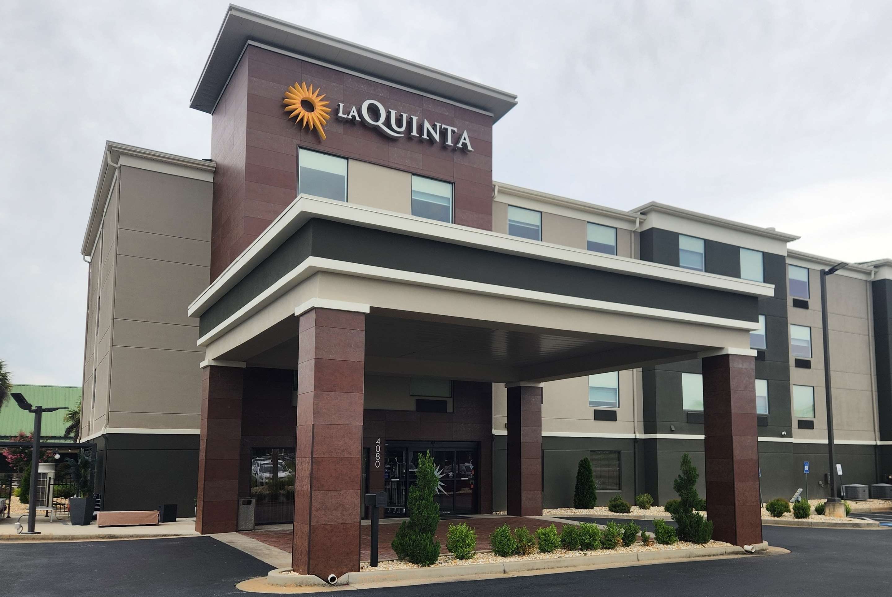 Exterior | La Quinta Inn & Suites by Wyndham Warner Robins - Robins AFB