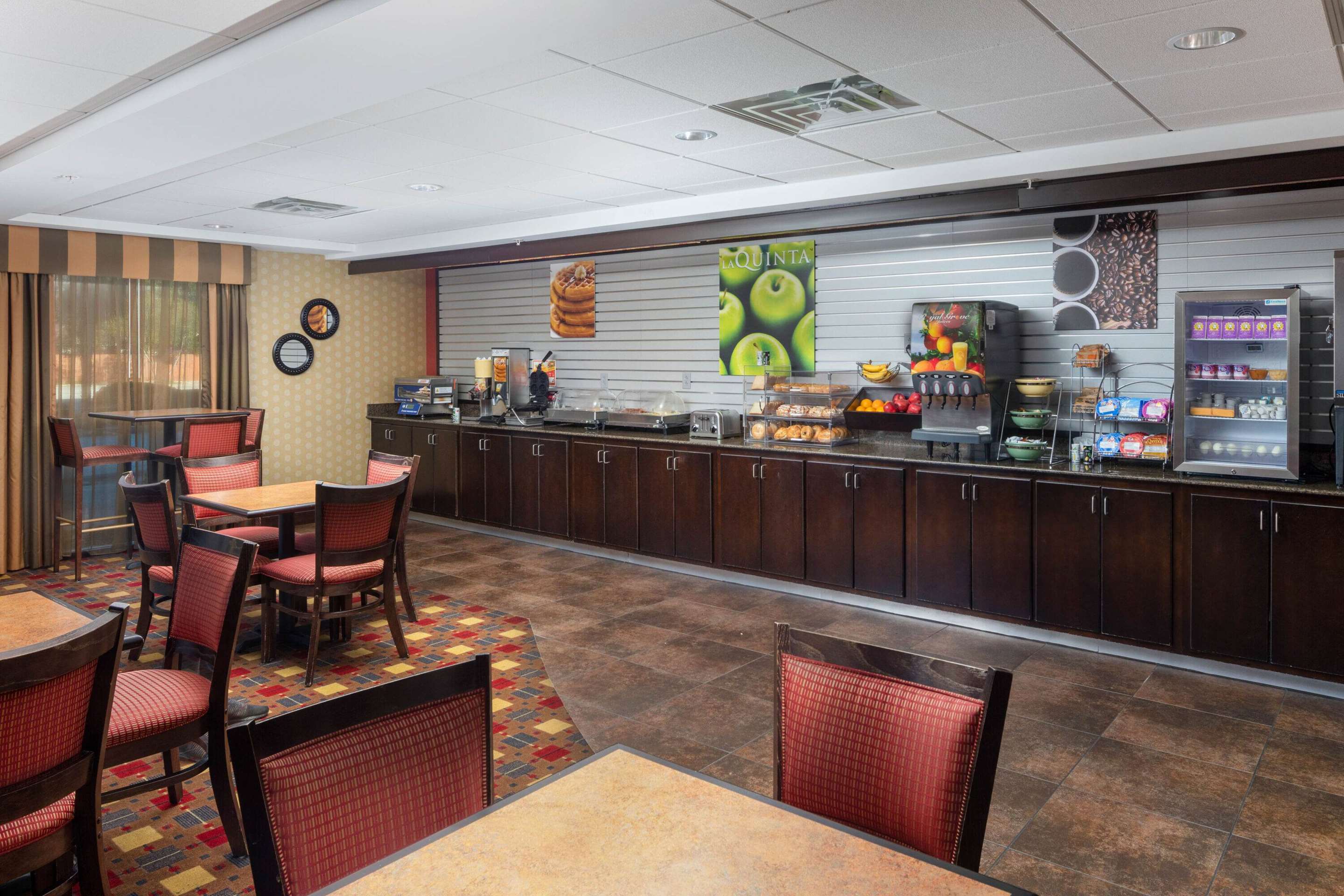 Property amenity | La Quinta Inn & Suites by Wyndham Warner Robins - Robins AFB