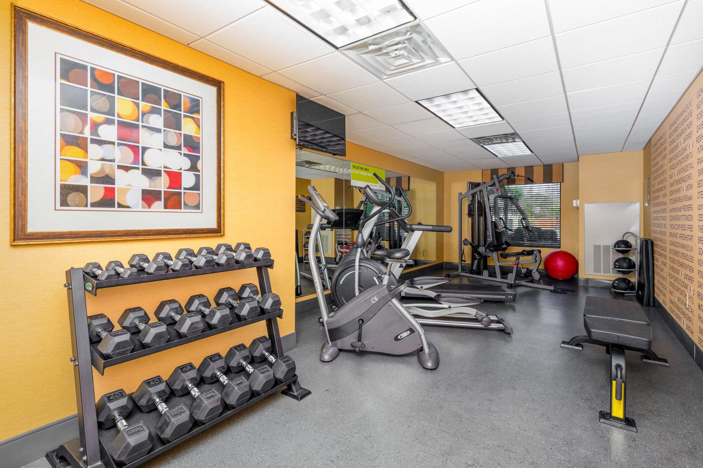 Health club fitness center gym | La Quinta Inn & Suites by Wyndham Warner Robins - Robins AFB
