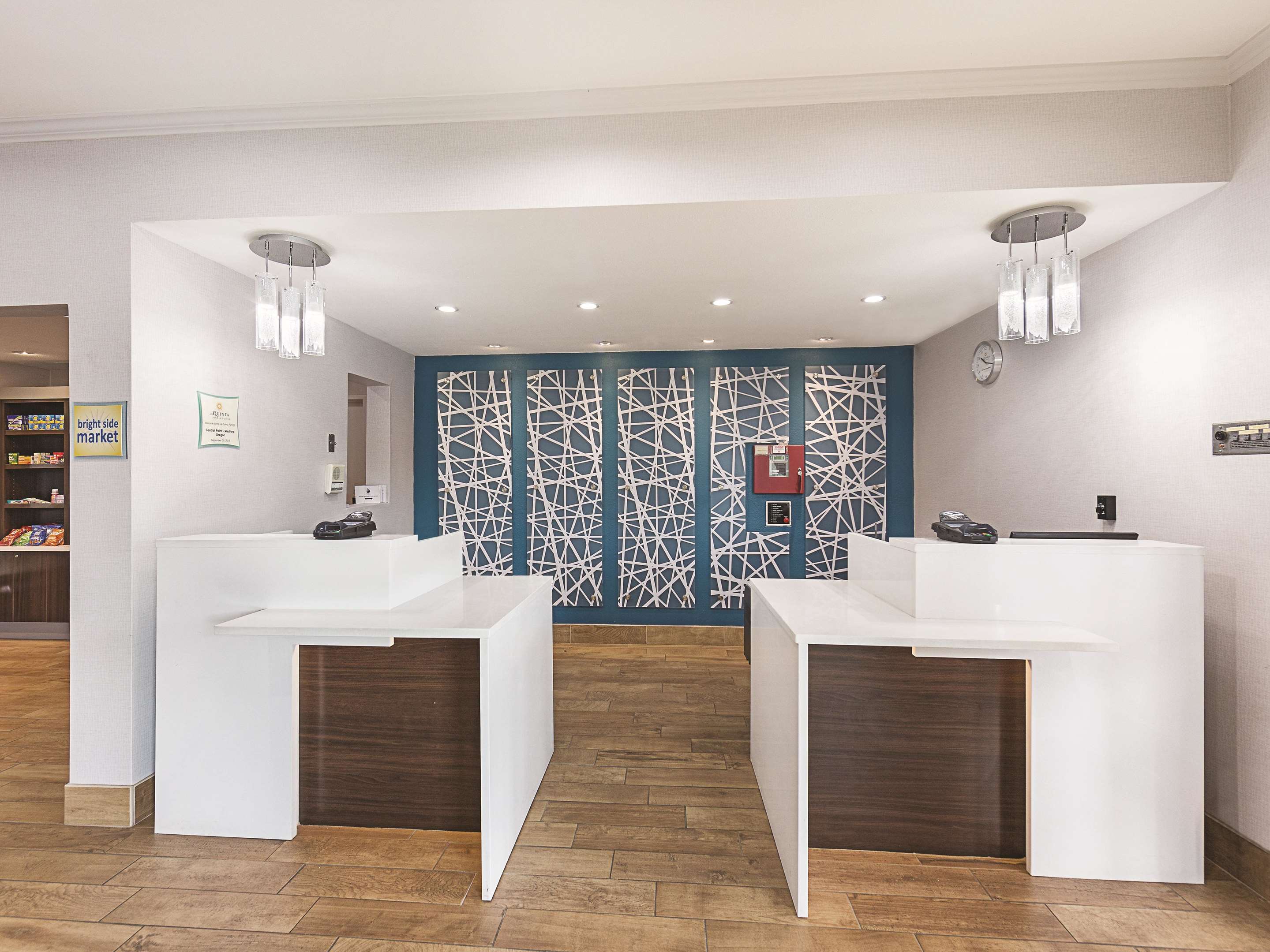 Lobby | La Quinta Inn & Suites by Wyndham Central Point - Medford