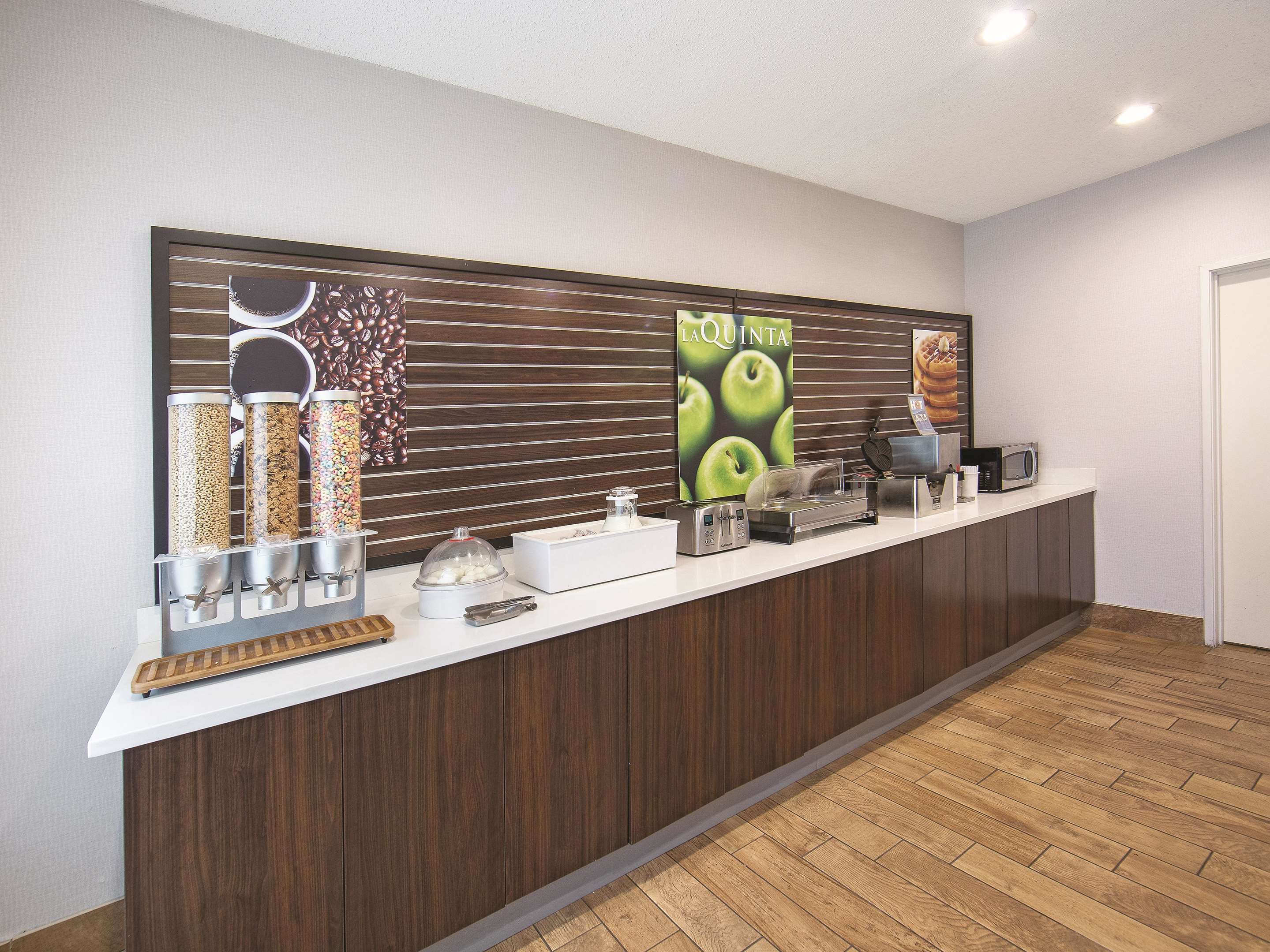 Property amenity | La Quinta Inn & Suites by Wyndham Central Point - Medford