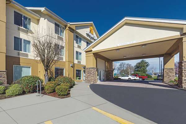 Exterior view - La Quinta Inn & Suites Central Point - I-5, Exit 33