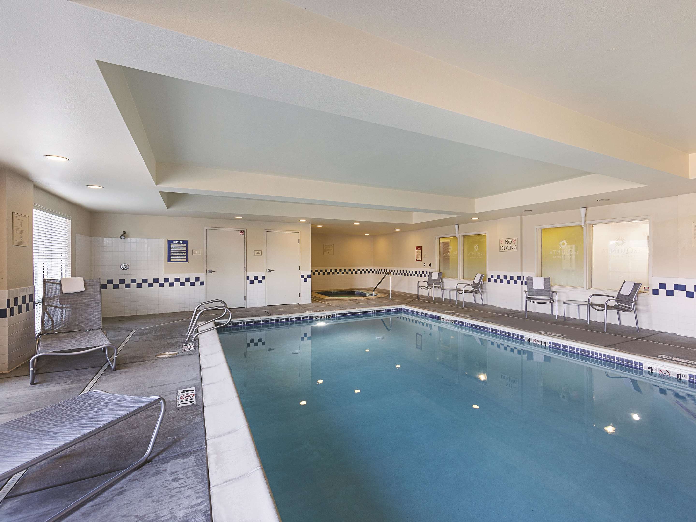 Pool | La Quinta Inn & Suites by Wyndham Central Point - Medford