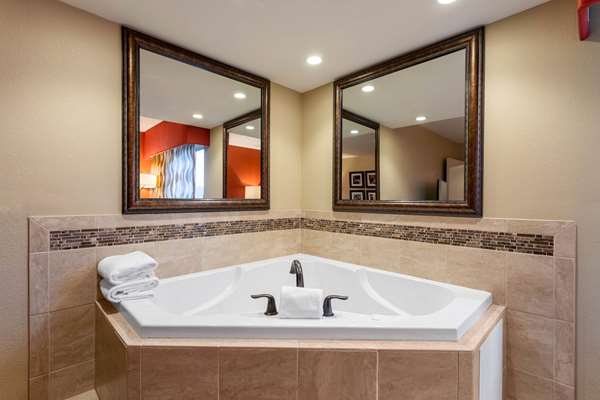 Suite - La Quinta Inn & Suites Pigeon Forge