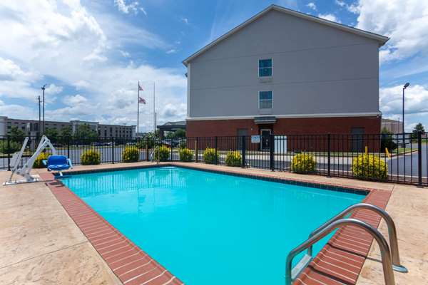 Pool - La Quinta Inn & Suites Oxford - I-20, Exit 188