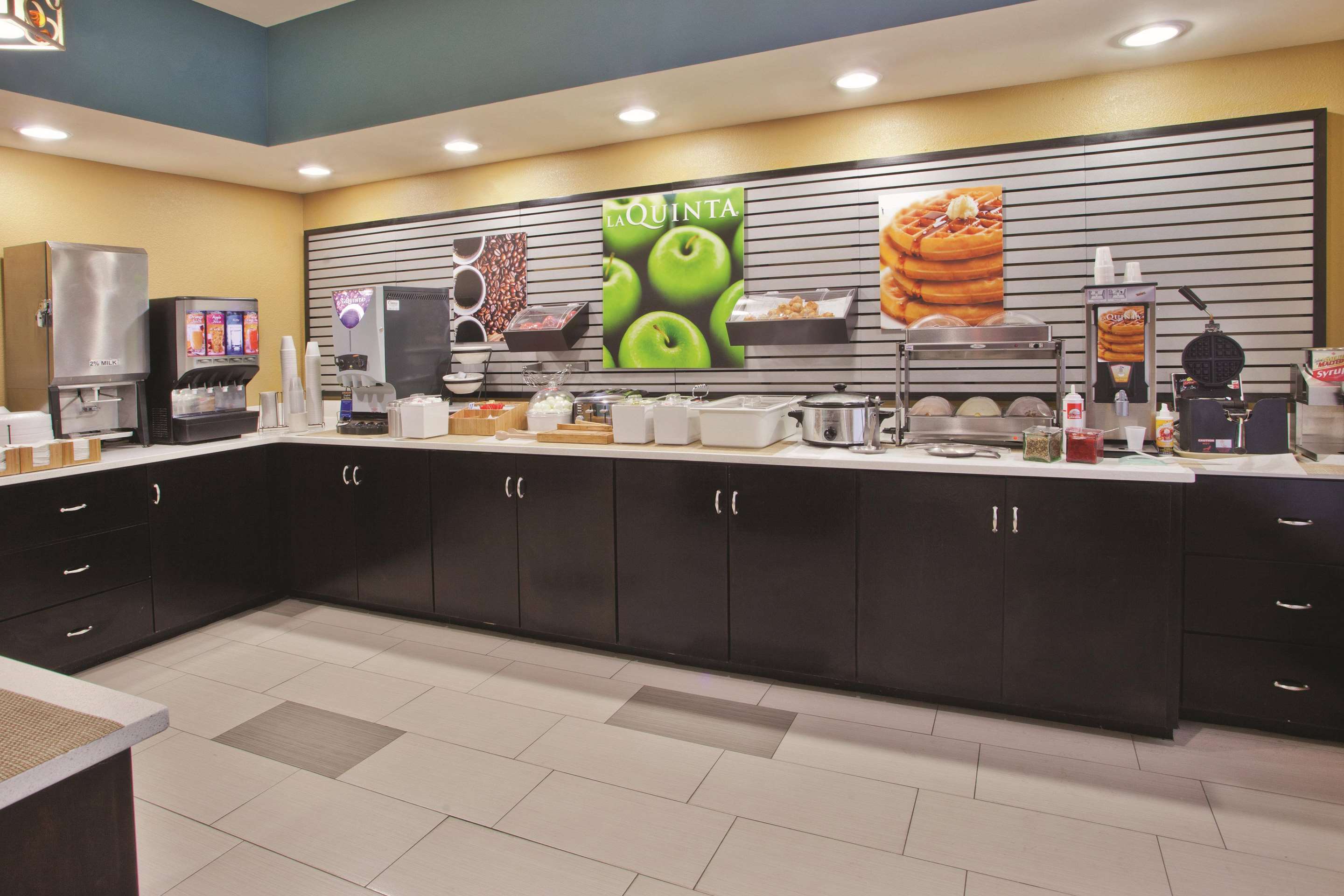 Property amenity | La Quinta Inn & Suites by Wyndham Oxford - Anniston