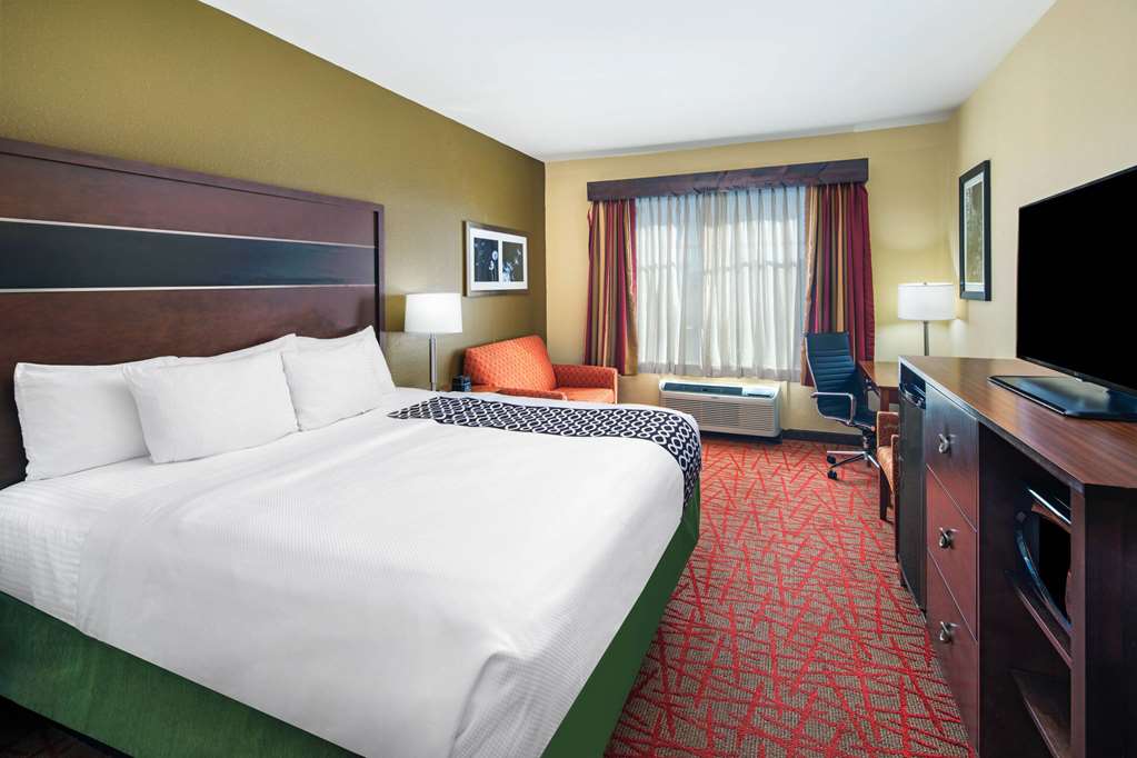 LA QUINTA INN STE OXFORD-guestroom-Guest Room,On-Site.jpg