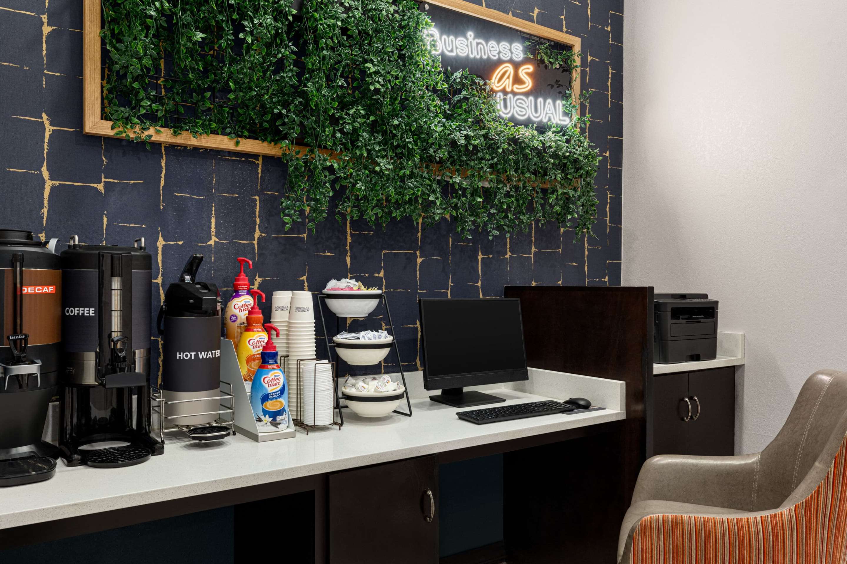 Business Center | La Quinta Inn & Suites by Wyndham Oxford - Anniston