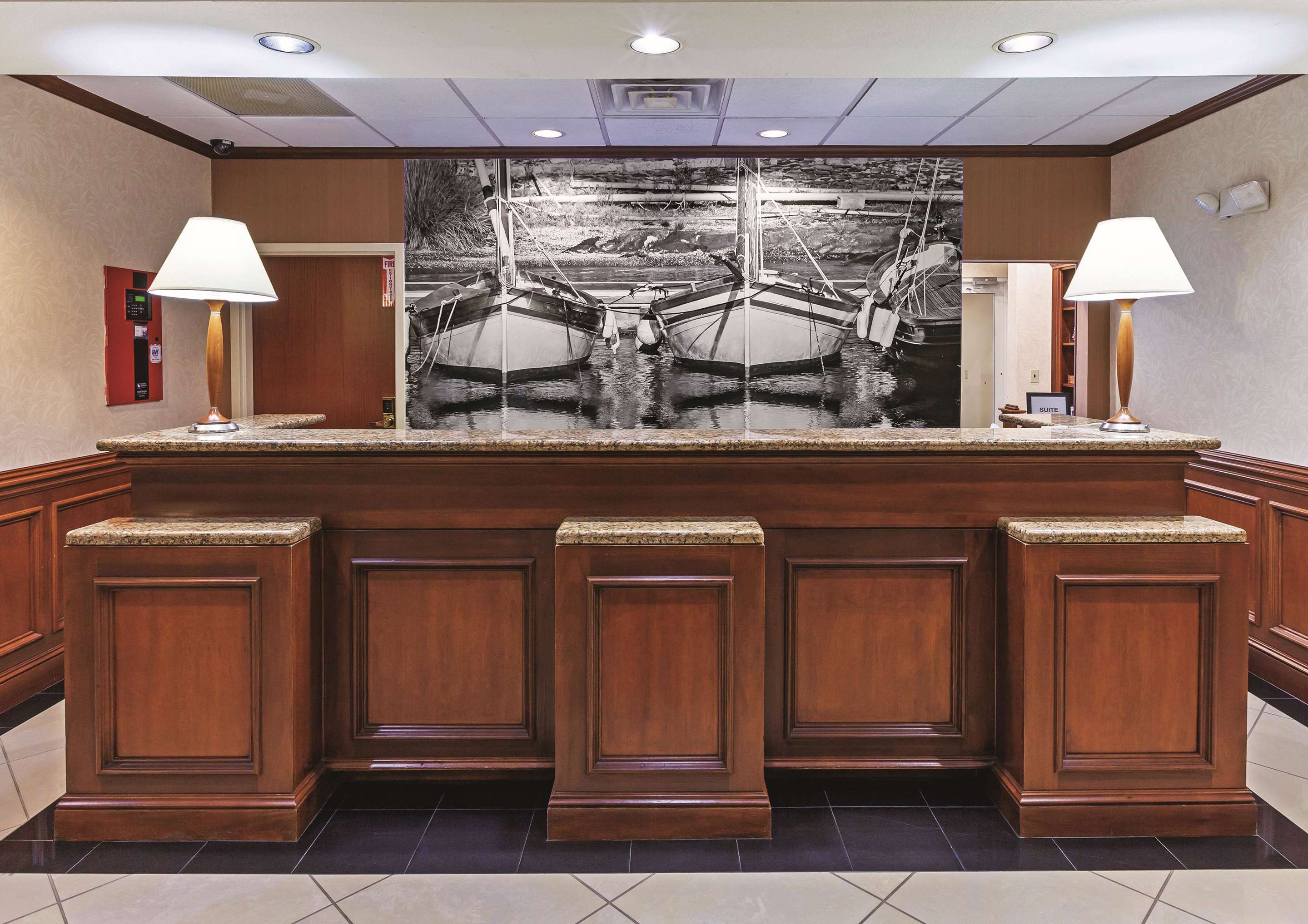 Lobby | La Quinta Inn & Suites by Wyndham Corpus Christi-N Padre Isl