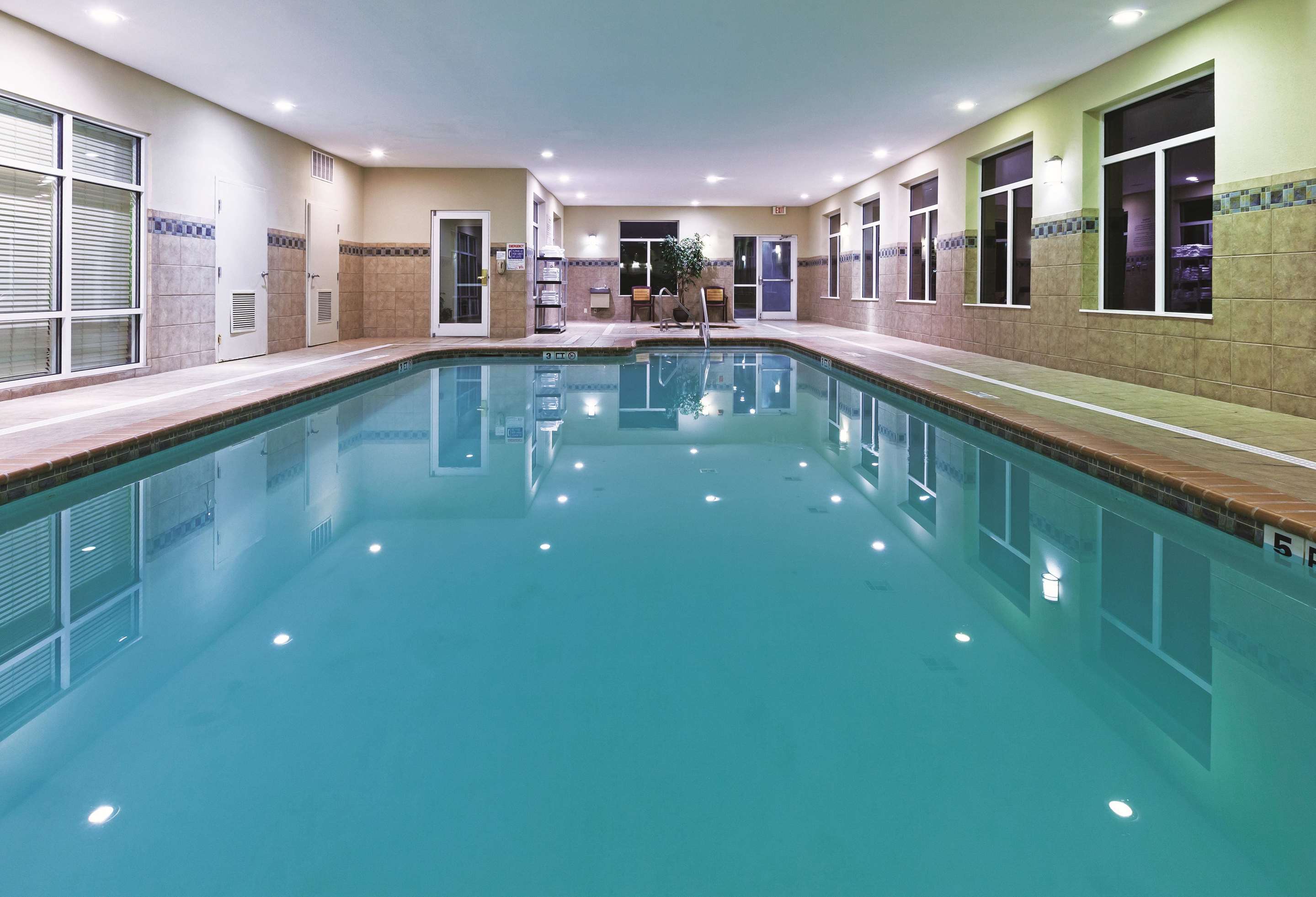 Pool | La Quinta Inn & Suites by Wyndham Corpus Christi-N Padre Isl