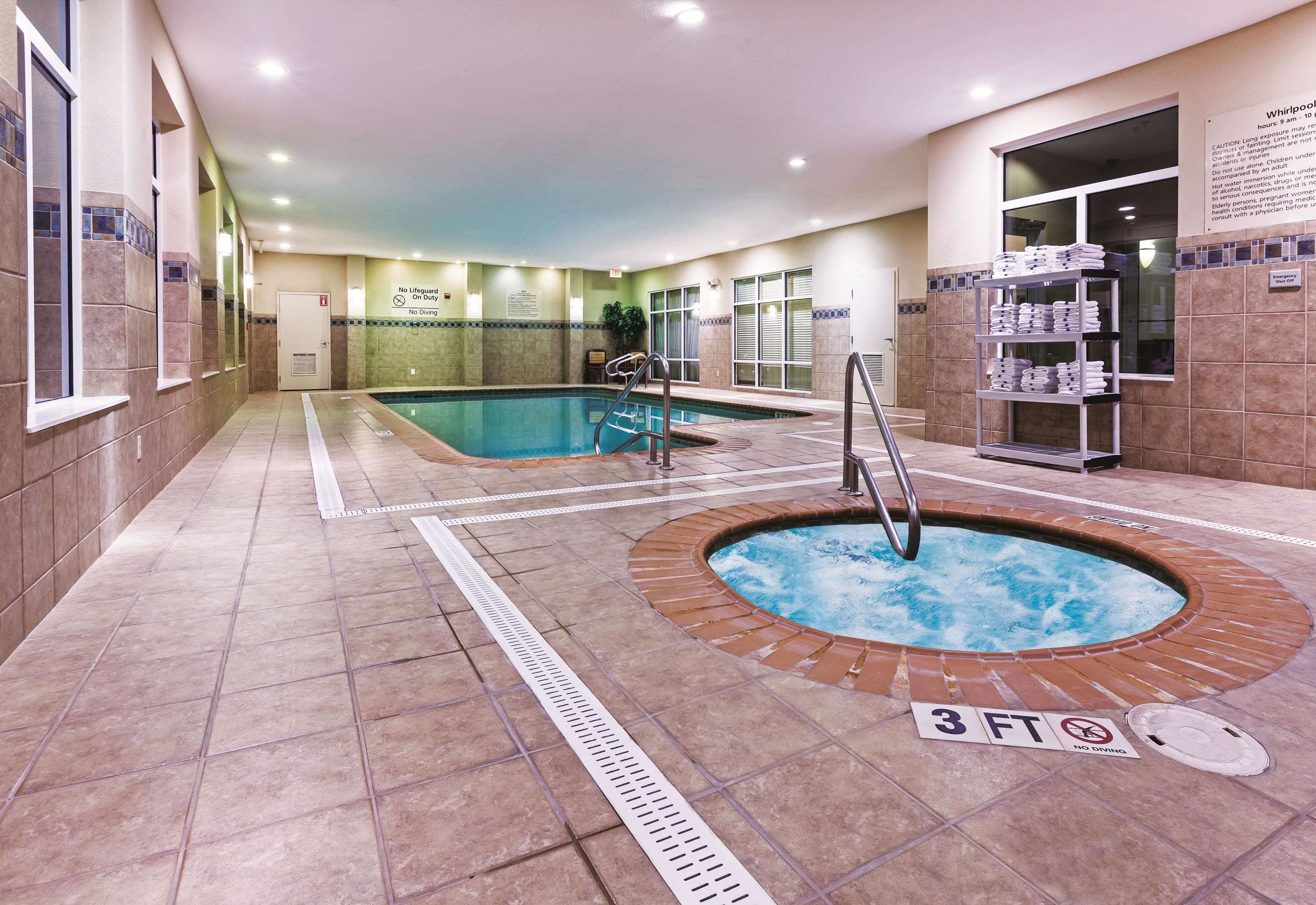 Pool | La Quinta Inn & Suites by Wyndham Corpus Christi-N Padre Isl