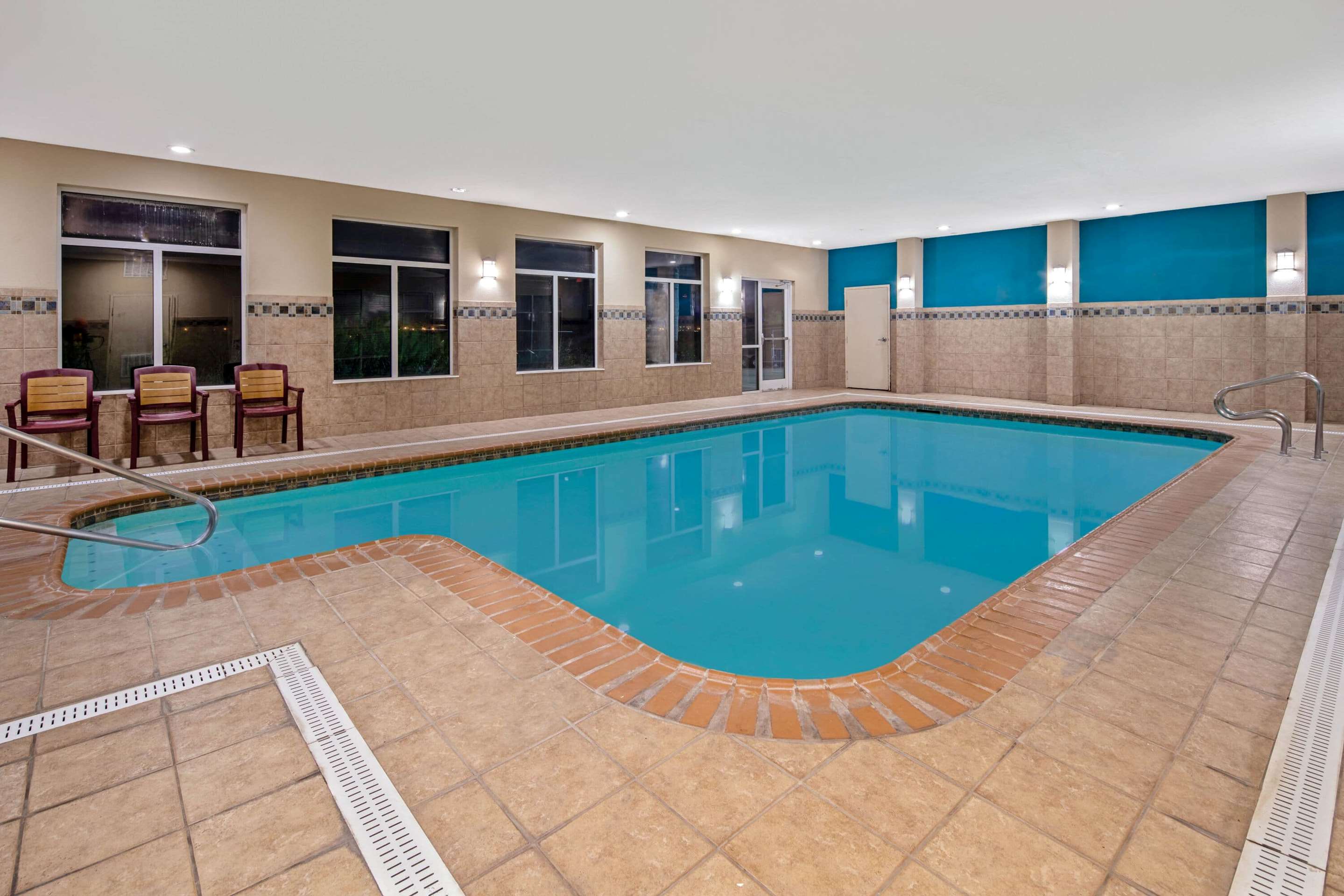 Pool | La Quinta Inn & Suites by Wyndham Corpus Christi-N Padre Isl