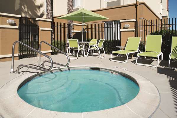 Pool - La Quinta Inn & Suites Fairfield