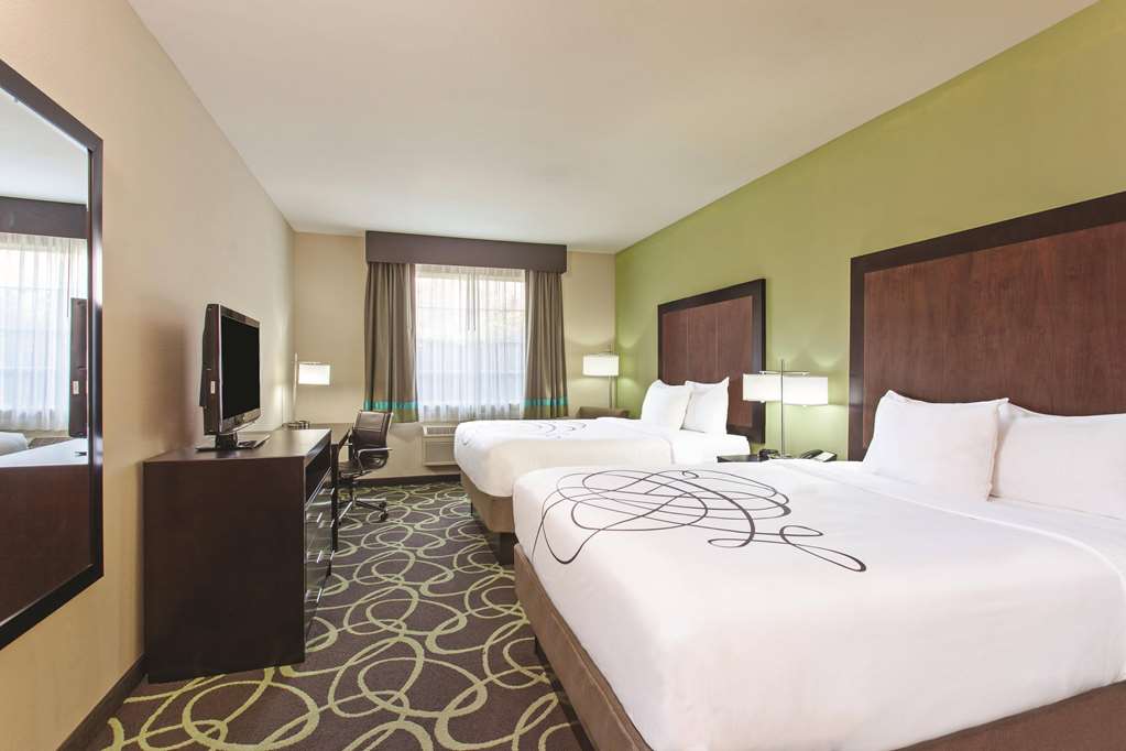 LA QUINTA INN STE LOS BANOS-guestroom-Guest Room,On-Site.jpg
