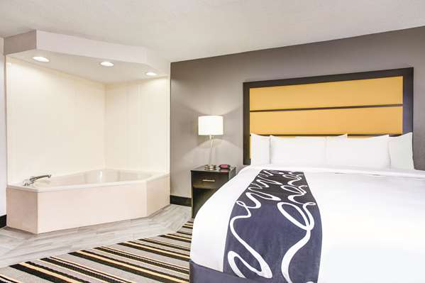 Suite - La Quinta Inn & Suites North Jackson - I-55, Exits 102 & 102B