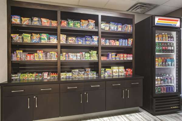  - La Quinta Inn & Suites North Jackson - I-55, Exits 102 & 102B