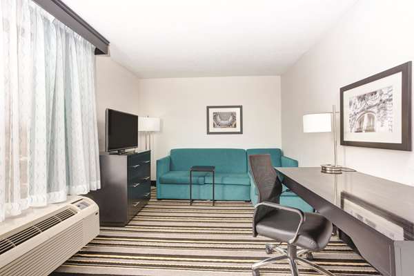 Suite - La Quinta Inn & Suites North Jackson - I-55, Exits 102 & 102B