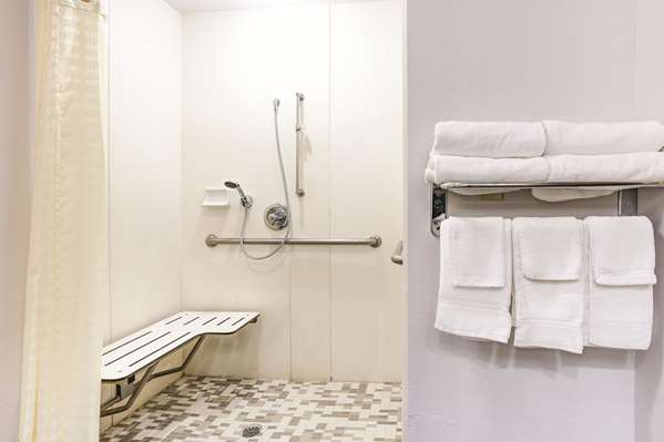  - La Quinta Inn & Suites North Jackson - I-55, Exits 102 & 102B